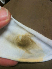 An alcohol swabbing proves that shellac is the original finish.